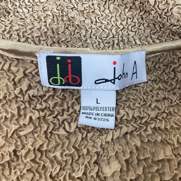 John A 2 Piece Gold Set Size Large - Picture 4 of 7